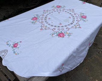 Stunning Vintage Handmade Embroidered Cross Stitch Tablecloth Rose Flower Crochet Details CS44 White