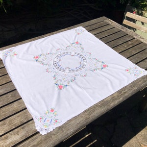 Vintage Embroidered Cross Stitch Hand Made Tablecloth Flower Tablemat Crochet Details