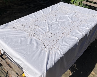 Vintage Hand Embroidered Hand-Made Cut Work Tablecloth Flower Tea Party Tablecloth Beige TB