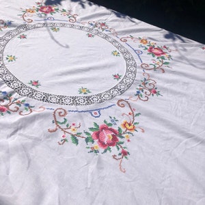 Stunning Vintage Handmade Embroidered Cross Stitch Tablecloth Rose Flower Crochet Details CS31