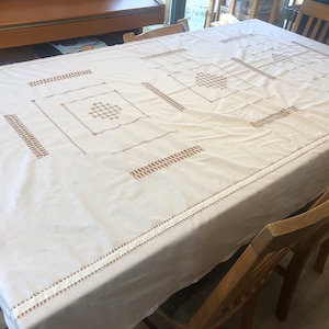 Beautiful Vintage Tablecloth Hand-Made Tea Party Fine Drawn Threads Work With 10 matching Napkins