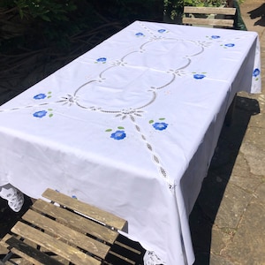 Beautiful Vintage Appliqué Floral Embroidered Tea party Tablecloth Hand-Made Large tablecloth
