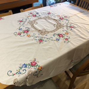 Stunning Vintage Handmade Embroidered Cross Stitch Tablecloth Rose Flower Crochet Details CS56 Beige