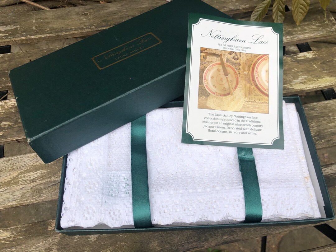 Set of 4 Vintage Laura Ashley Lace Doily Tablecloth Napkins Dressing