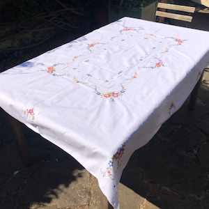 Vintage Embroidered Cross Stitch Hand Made Tablecloth Flower Drawnwork CS10