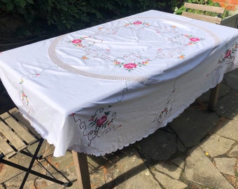 Vintage Handmade Embroidered Cross Stitch Crocheted Tablecloth Flower tablecloth With 10 Napkins CS51