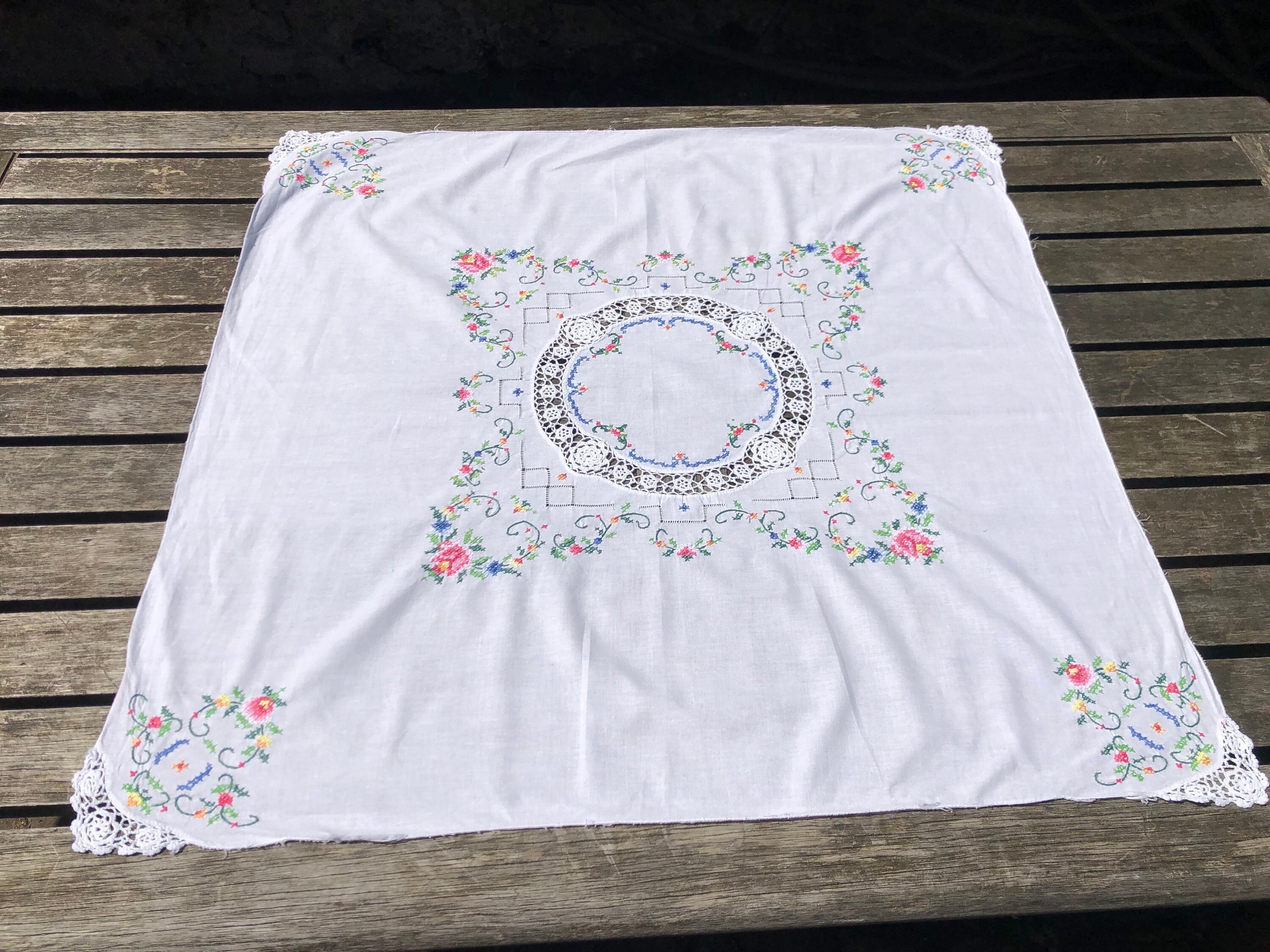 ヴィンテージ刺繍クロスステッチハンドメイドテーブルクロスフラワー