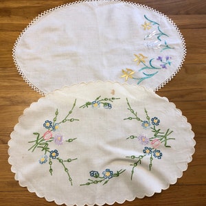 Set of 2 vintage floral tablecloth hand embroidered placemats dressing table mats
