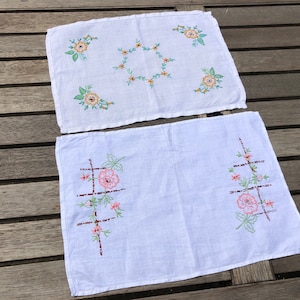 Set of 2 Vintage floral tablecloth hand embroidered placemats table mats tray mats
