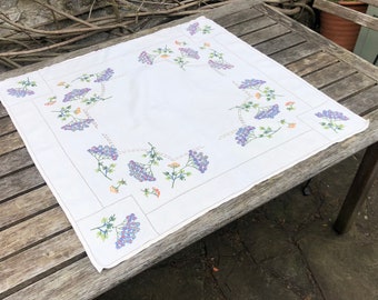 Hermoso mantel de lino bordado vintage hecho a mano con estampado floral para fiesta de té