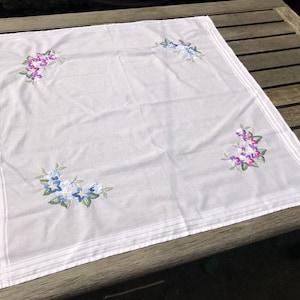 Beautiful Embroidered Linen Tablecloth Hand-Made Floral Pattern Tea Party