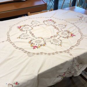 Stunning Vintage Handmade Embroidered Cross Stitch Tablecloth Flower Crochet Details Beige CS35