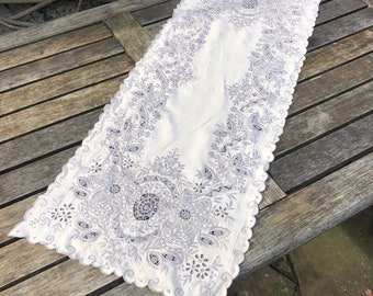 Beautiful Vintage Hand made Embroidered Table Runner Dressing Table Linen Mat Beige