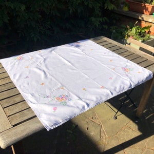 Beautiful Vintage Embroidered Linen Tablecloth Hand-Made Floral Pattern Tea Party