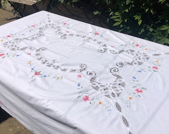 Stunning Vintage Handmade Embroidered Cross Stitch Tablecloth Flower Lace Details CS38