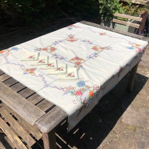 Stunning Vintage Handmade Embroidered Cross Stitch Tablecloth Flower Crochet Details Beige With Matching Napkins