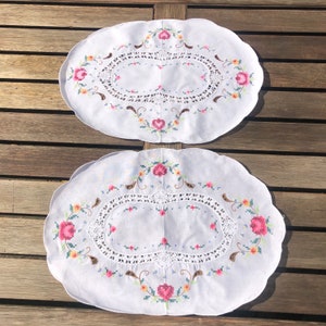 Set of 2 vintage cross stitch handmade floral tablecloth crocheted embroidered placemats table mats tray mats napkins oval