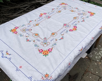 刺繍入りカットワ−クレ−ステーブルクロスビンテージハンドメイド 刺繍テーブルクロス | iichi 日々の暮らしを心地よくするハンドメイド