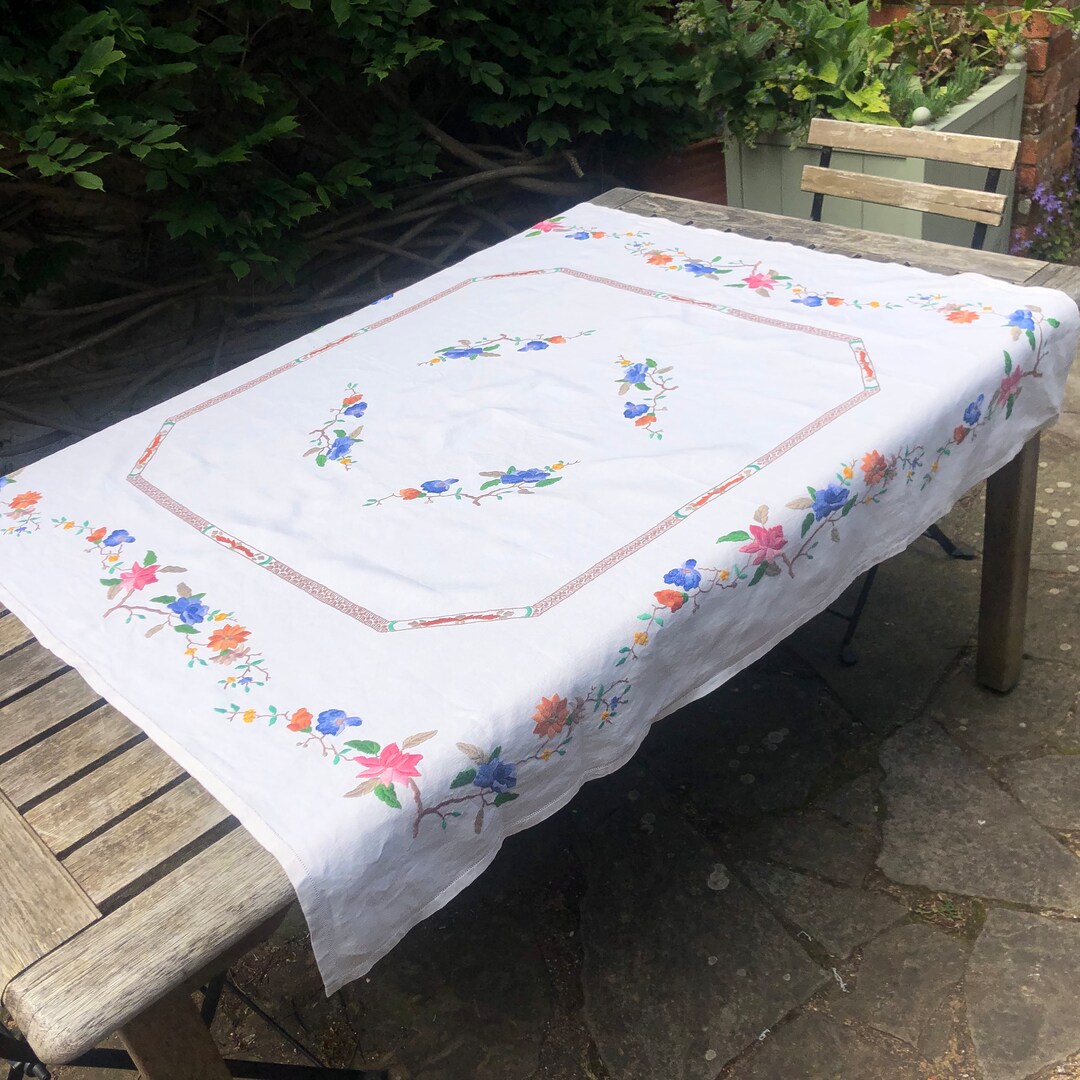 Beautiful Vintage Embroidered Linen Tablecloth Hand-made Floral Pattern ...