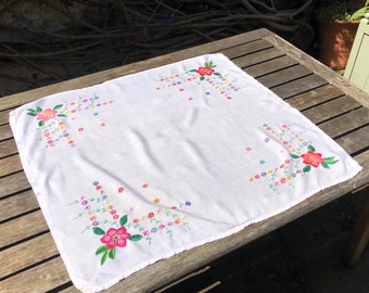 Beautiful Vintage Embroidered Linen Tablecloth Hand-Made Floral Pattern Tea Party Polycotton