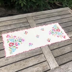 Vintage Hungarian Kalocsa Hand Embroidery Small Tablecloth Dressing Tablemats