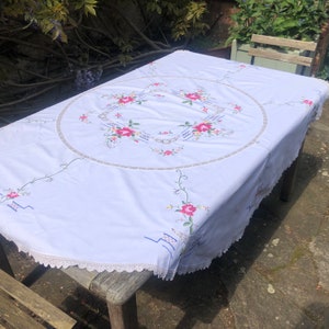 Vintage Stunning Handmade Embroidered Cross Stitch Tablecloth Flower Crochet Details Beige CS55