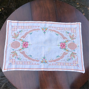 Vintage Embroidered Cross Stitch Hand Made Tablecloth Flower Tablemat