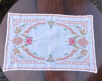 Vintage Embroidered Cross Stitch Hand Made Tablecloth Flower Tablemat
