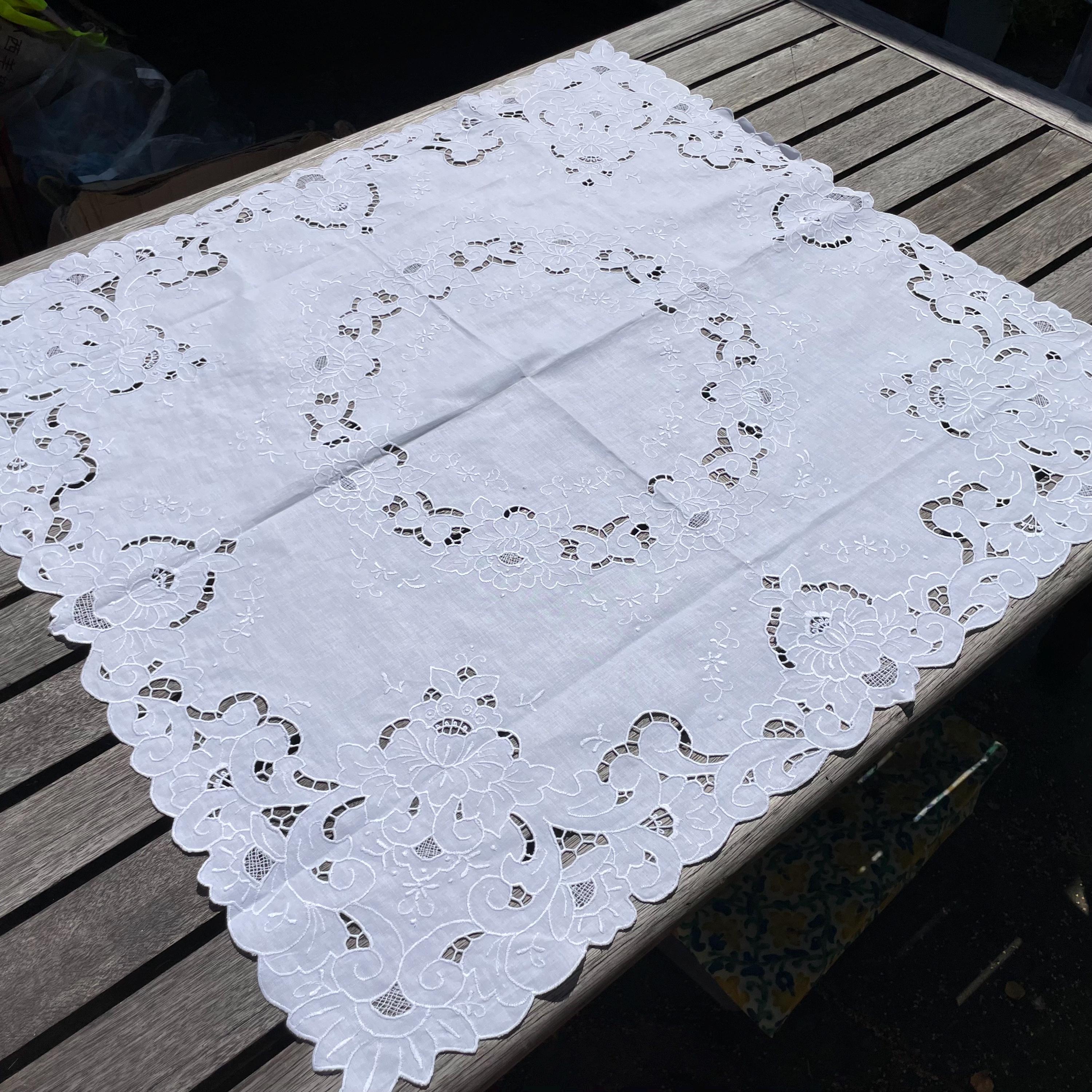 刺繍入りホワイトテーブルロングクロスビンテージハンドメイド 刺繍入りホワイトテーブルロングクロスビンテージハンドメイド