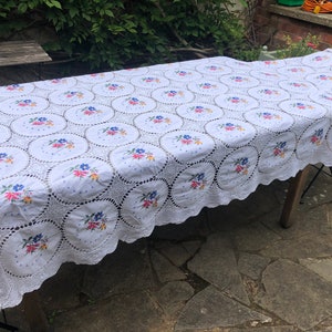 Rare Vintage Handmade Embroidered Cross Stitch Crochet Tablecloth Linen Flower Roses Tea Party Banquet Wedding Lace Edge