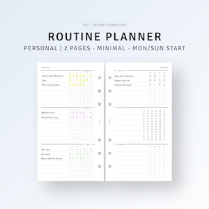 Puede incluir: Un planificador de rutina imprimible con dos páginas. La página izquierda tiene una sección para las rutinas de la mañana, la tarde y la noche con casillas de verificación para cada tarea. La página derecha tiene secciones para las rutinas semanales, mensuales y trimestrales con casillas de verificación para cada tarea. El planificador está diseñado para un inicio de lunes/domingo.