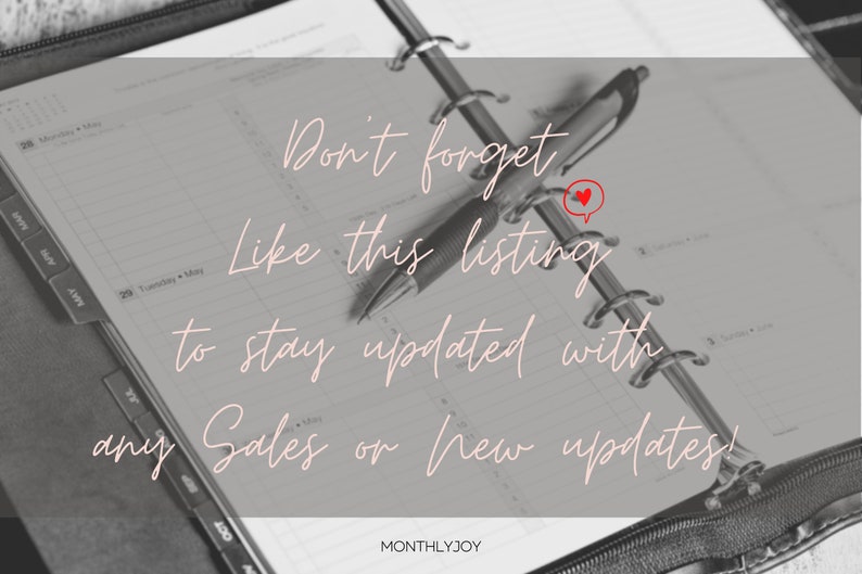 Peut inclure: Une image en noir et blanc d'un agenda avec un stylo dessus. Le texte "Don't forget Like this listing to stay updated with any Sales or new updates!" est &eacute;crit en rose sur l'agenda. Le texte "MONTHLYJOY" est &eacute;crit en noir en bas de l'agenda.