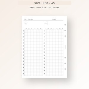 Op de afbeelding: Een zwart-witte printbare gewoontetracker met een rasterindeling om gewoontes gedurende een jaar bij te houden. De tracker is ontworpen voor gebruik met een A5-planner. De tracker bevat secties voor gewoontenamen, notities en een raster voor elke maand van het jaar. De tekst "SIZE INFO - A5" staat bovenaan de pagina, gevolgd door "148x210 mm / 5.82x8.27 Inches". De tekst "HABIT TRACKER" staat linksboven op de pagina, en "YEAR" staat rechtsboven op de pagina. De tekst "MONTHLYJOY. ALL RIGHTS RESERVED" staat onderaan de pagina.