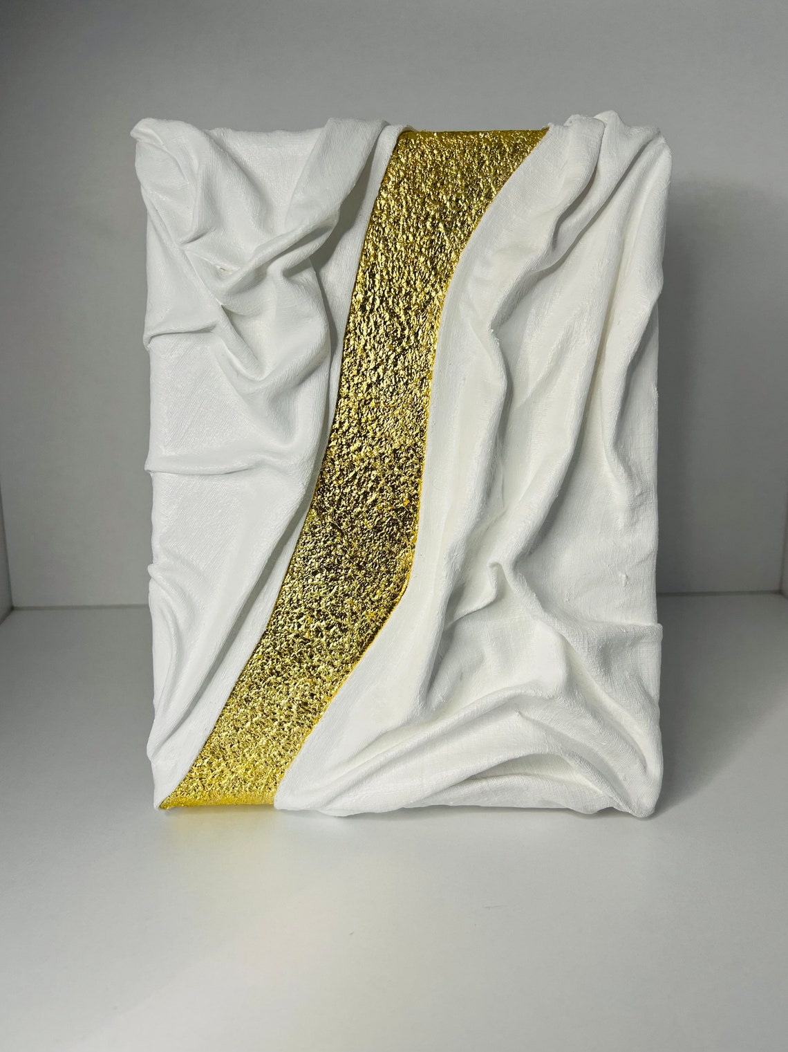 GOLDEN MEMORIES 3D Fabric Textured Art on Canvas, White and Gold