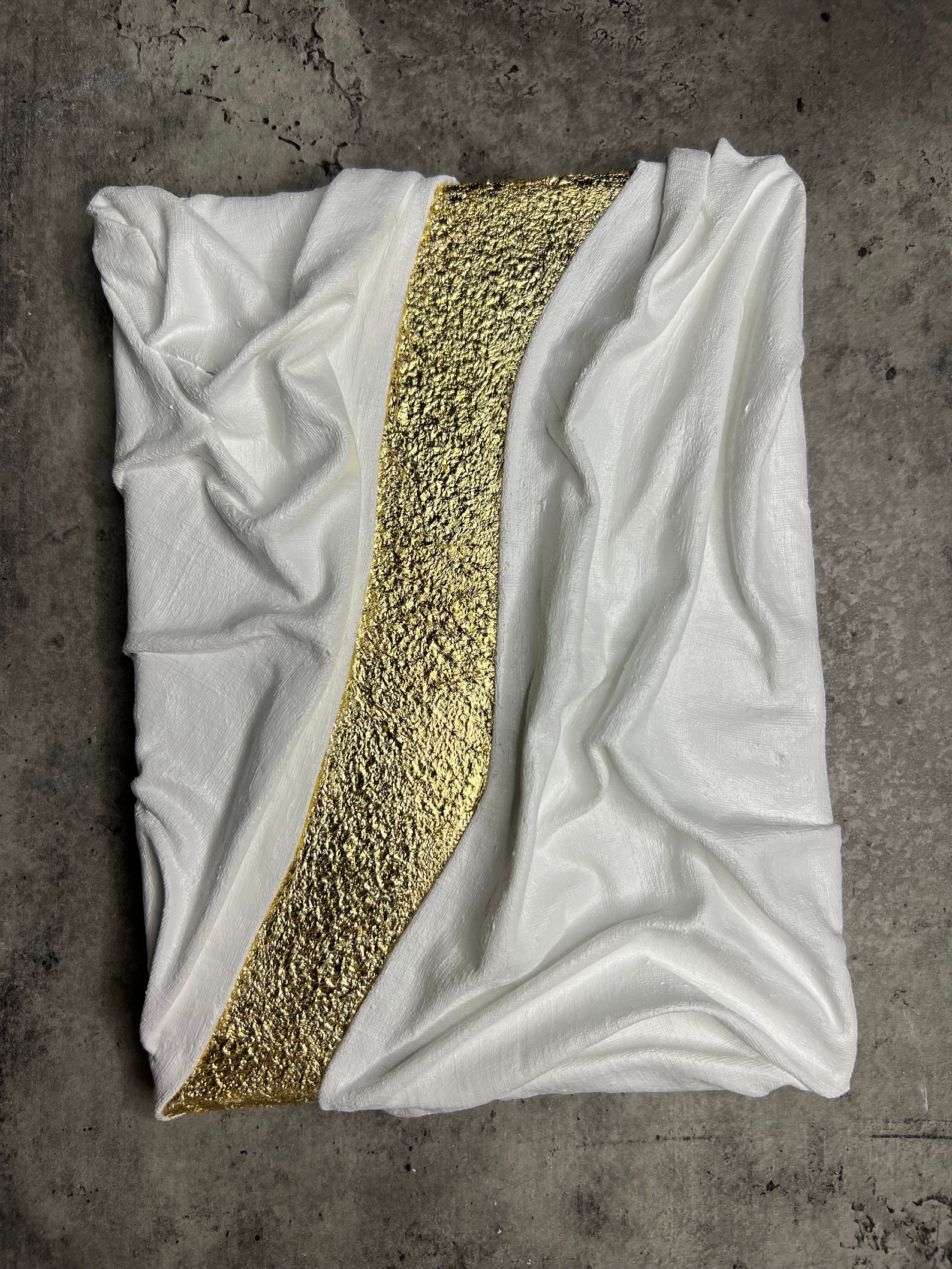 GOLDEN MEMORIES 3D Fabric Textured Art on Canvas, White and Gold