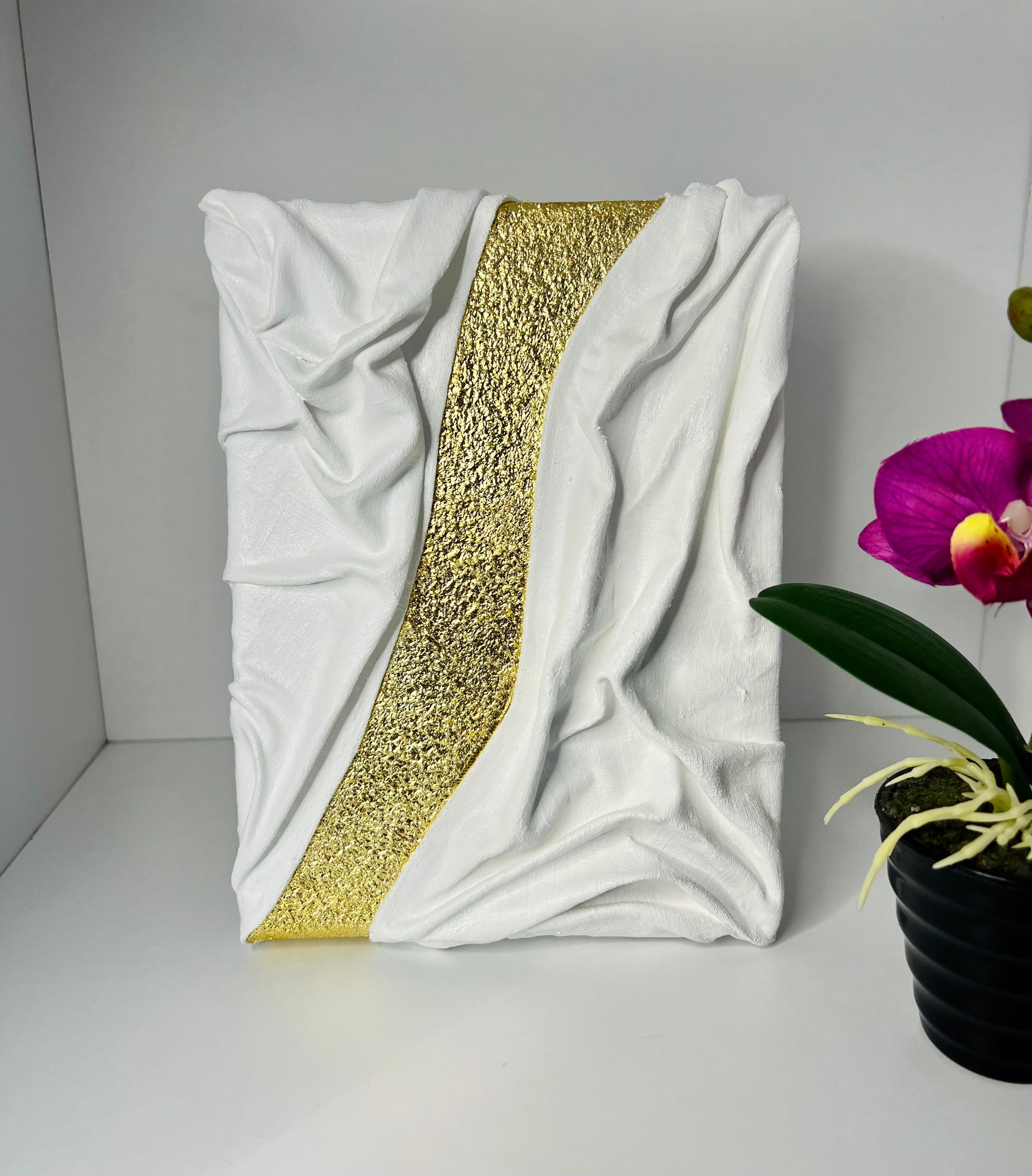 GOLDEN MEMORIES 3D Fabric Textured Art on Canvas, White and Gold