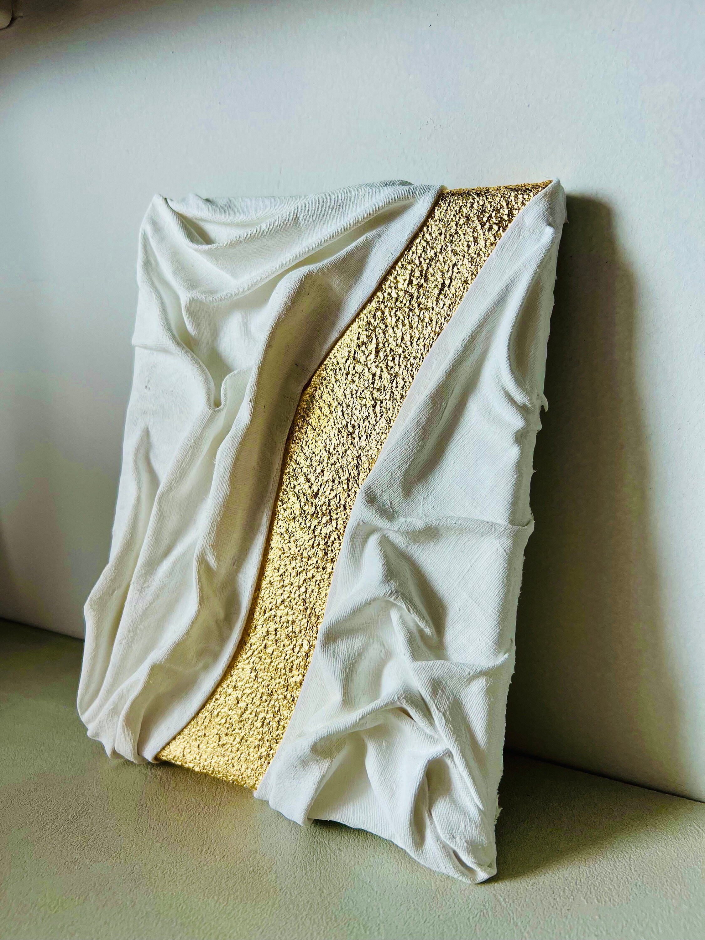 GOLDEN MEMORIES 3D Fabric Textured Art on Canvas, White and Gold