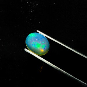 2.00ct 天然エチオピアオパールカボション | ドッター ファイアブルーオパール | オパールルースカボション | オパール卸売 | リングメイキングオパール | 10 x 08 mm