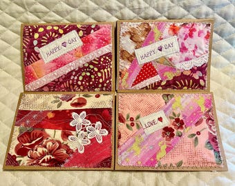 Set di 4 biglietti d'auguri in tessuto trapuntato fatti a mano con applicazioni floreali.