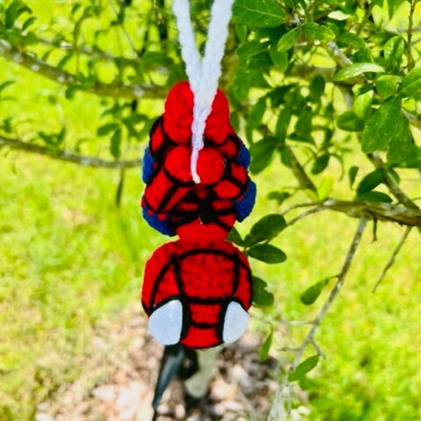 Spiderman Colgante, Marvel’s Spiderman crochet handmade, car accessory, Perfect Gifts, Accesorio para Auto, Hombre Arana Colgante, Spiderman