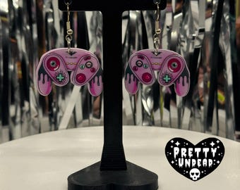 Spooky Game Controller Earrings – Creepy Cute Gamer Jewelry • Halloween Gaming Accessories • Kawaii Horror Gift • Pastel Goth Gamer Earrings