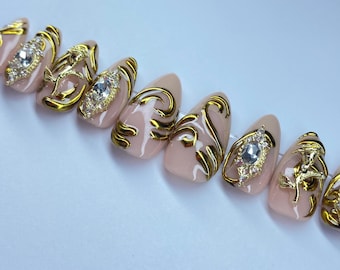 Aella/ 10 uñas postizas de lujo color beige y dorado inspiradas en el estilo barroco romano/ Uñas postizas con dije de rosa dorada