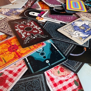 Sorteos aleatorios de cartas del tarot individuales y pequeñas