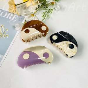 Yin Yang Gossip 半円型樹脂ヘアクリップ、ヴィンテージヘアクロークリップ、太い髪用のトレンディなヘアクロー、ポニーテールクランプ、アセテートヘアクロー、ギフト