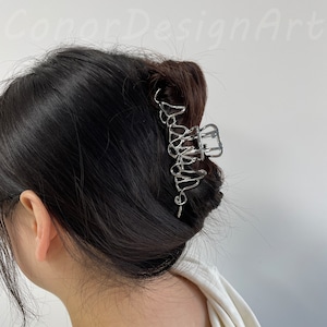 ファッショナブルな不規則な大きな金属製ヘアクリップ、シルバーヘアクロー、ポニーテールクランプ、シンプルなヘアクロー、ガーリーなヘアクリップ、ヘアアクセサリー、ギフト