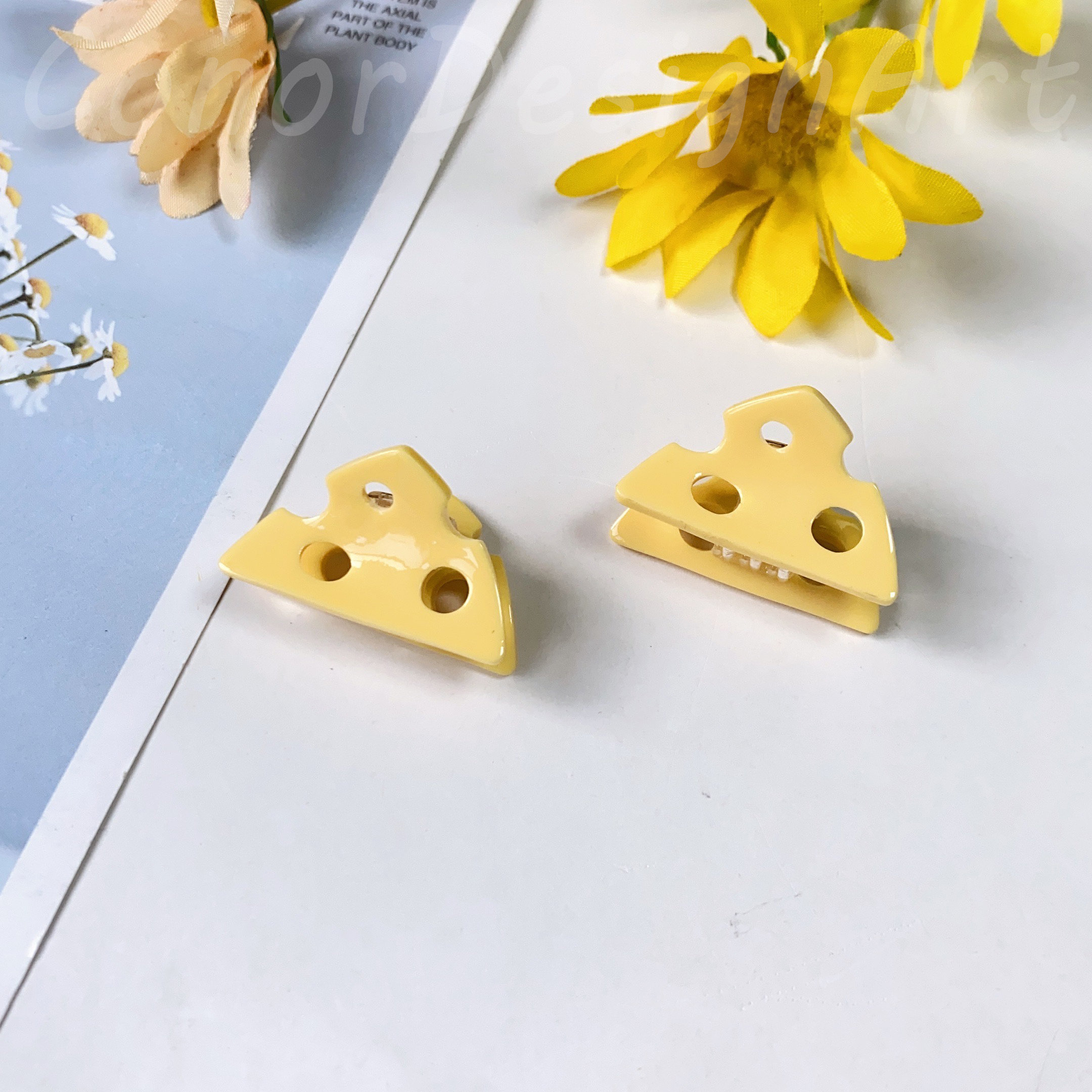 A pair/2pcs Cute Little Cheese Hair Claw Clip,Triangle Cheese Hollow Hair Claw,Mini Cheese Hair Claw Clip for Toddler Kid, Girlish Hair Clip