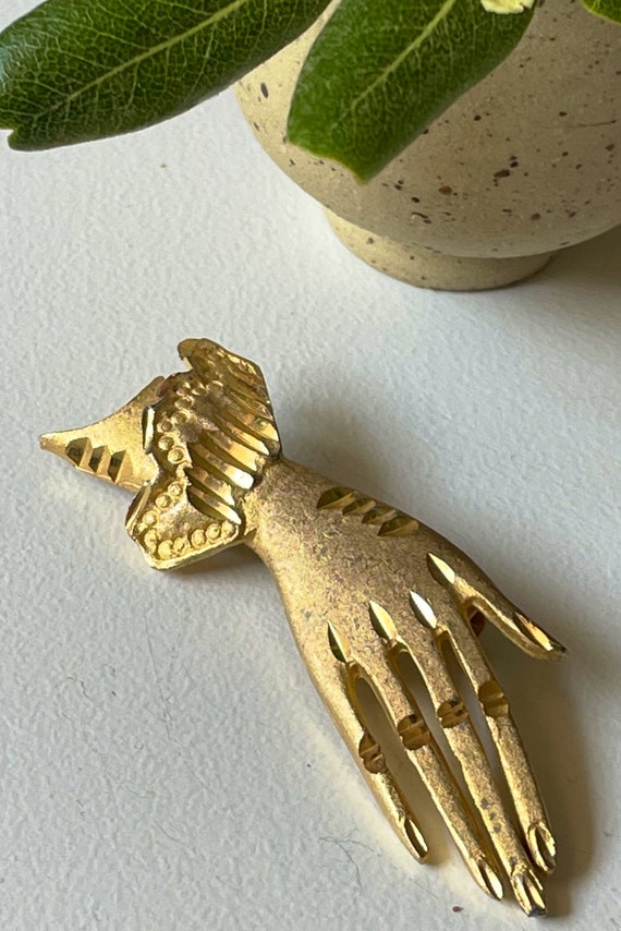 Vintage hand brooch gold Gem