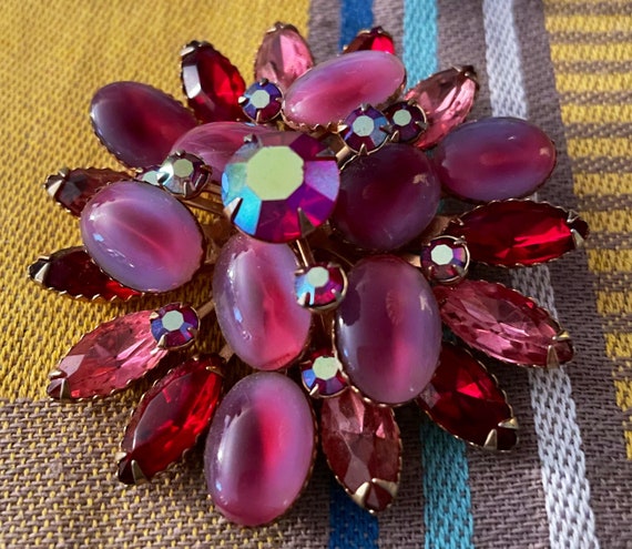 Vintage Flower Starburst Brooch Pink Gems With Gold Color Tone