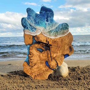 Custom Resin and Olive Wood Wall Clock, Epoxy Resin Ocean Art, Beach Decor, Personalized Gift for Him, Personalized Gift for Her, Rustic Wall Decor, Nautical Wall Clock, Coastal Home Decor