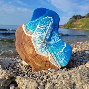 Custom Resin and Olive Wood Wall Clock, Epoxy Resin Ocean Art, Beach Decor, Personalized Gift for Him, Personalized Gift for Her, Rustic Wall Decor, Nautical Wall Clock, Coastal Home Decor